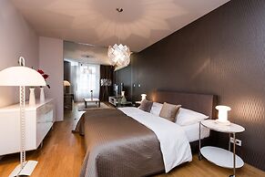 Karlin Residence by TKC