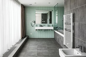 Karlin Residence by TKC