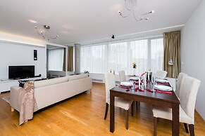 Karlin Residence by TKC