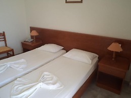 Kamari Bay Hotel