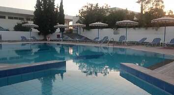 Lagonas Beach Hotel