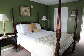 Tavern on the Bay Hotel & Marina