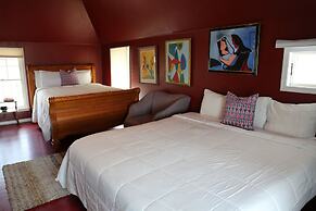 Tavern on the Bay Hotel & Marina