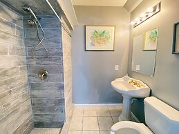 Tavern on the Bay Hotel & Marina