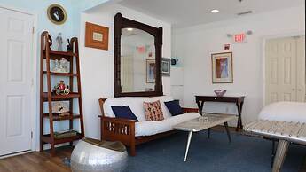 Tavern on the Bay Hotel & Marina