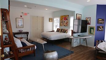 Tavern on the Bay Hotel & Marina