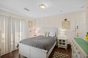 Tavern on the Bay Hotel & Marina