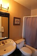 Tavern on the Bay Hotel & Marina