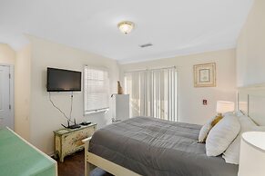 Tavern on the Bay Hotel & Marina