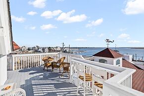 Tavern on the Bay Hotel & Marina