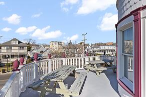 Tavern on the Bay Hotel & Marina