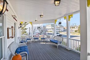 Tavern on the Bay Hotel & Marina