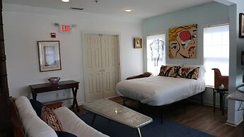 Tavern on the Bay Hotel & Marina