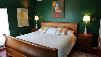 Tavern on the Bay Hotel & Marina