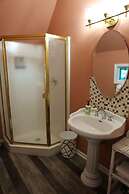 Tavern on the Bay Hotel & Marina