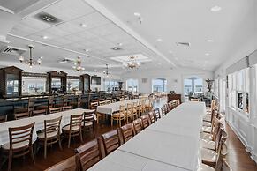 Tavern on the Bay Hotel & Marina