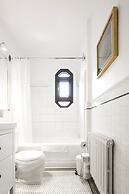 MTLVacationrentals-The MTLVR Kisses