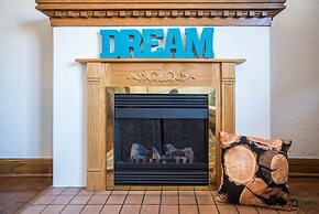 MTLVacationrentals-The MTLVR Kisses