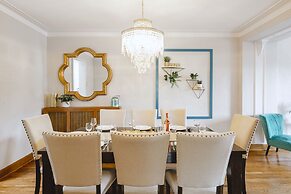 MTLVacationrentals-The MTLVR Kisses