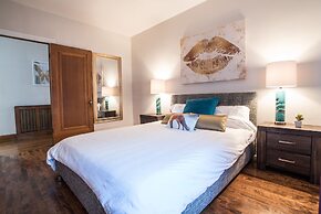 MTLVacationrentals-The MTLVR Kisses