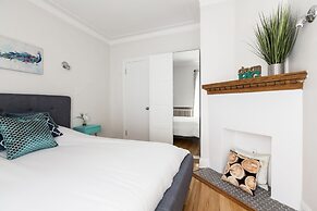 MTLVacationrentals-The MTLVR Kisses