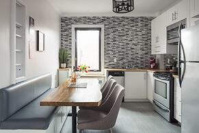 MTLVacationrentals-The MTLVR Kisses