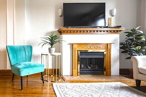 MTLVacationrentals-The MTLVR Kisses