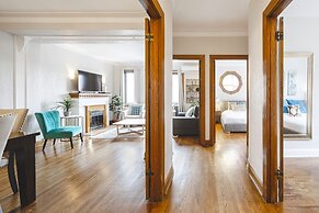 MTLVacationrentals-The MTLVR Kisses