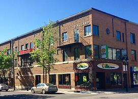 MTLVacationrentals-The MTLVR Kisses