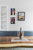 MTLVacationrentals-The MTLVR Kisses