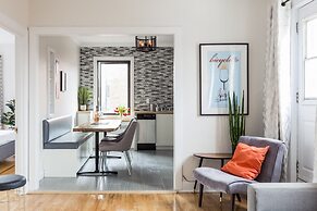 MTLVacationrentals-The MTLVR Kisses