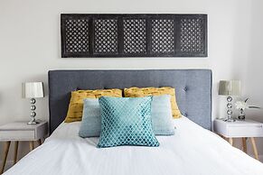 MTLVacationrentals-The MTLVR Kisses