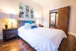 MTLVacationrentals-The MTLVR Kisses