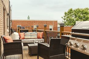 MTLVacationrentals-The MTLVR Kisses