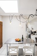 MTLVacationrentals-The MTLVR Kisses