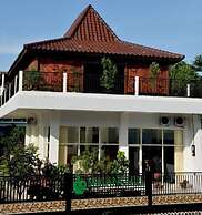Malang Hill Gallery & Homestay