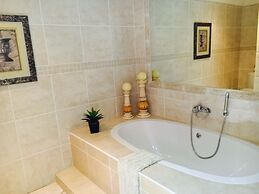 Casa Flora Guesthouse