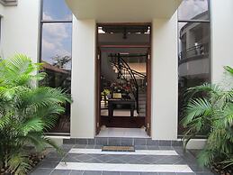 Casa Flora Guesthouse