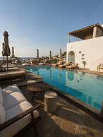 Far Out Hotel & Spa