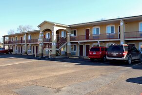 Continental Inn & Suites Nacogdoches TX / SFA  University/Downtown