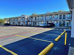 Continental Inn & Suites Nacogdoches TX / SFA  University/Downtown