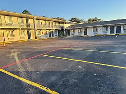 Continental Inn & Suites Nacogdoches TX / SFA  University/Downtown