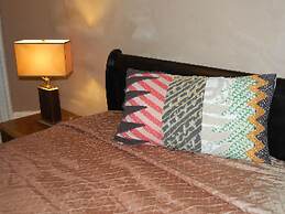 The Melva Inn - Harlem