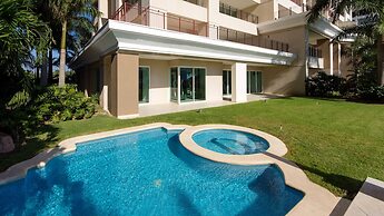 Grand Venetian Condominium