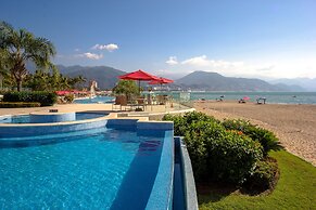Grand Venetian Condominium