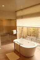 Bravo Resorts - Munting Paraiso