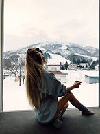 Bluebird Apartments by The Hakuba Collection