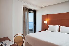 Bellevue On The Beach Suites