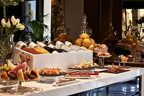 Bellevue On The Beach Suites