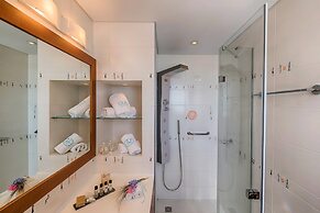 Bellevue On The Beach Suites